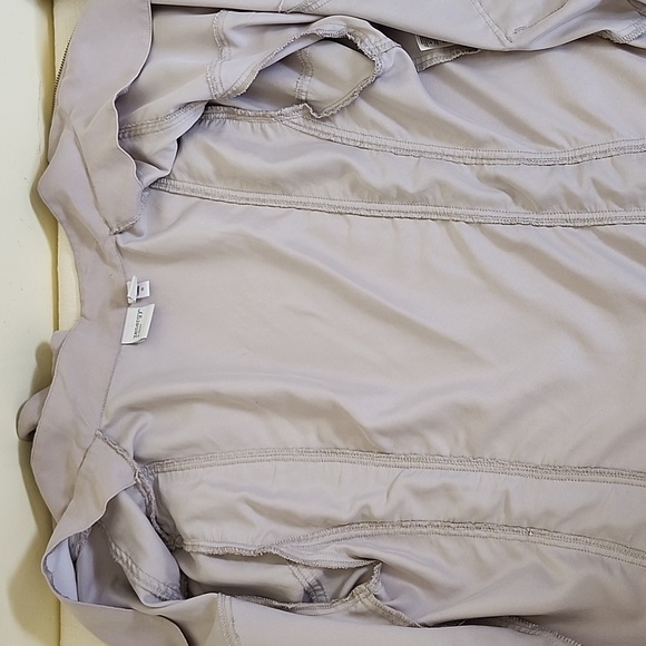 Zenergy by Chico's Men's Beige Lightweight Jacket with Mesh Insert Details - Picture 8 of 14